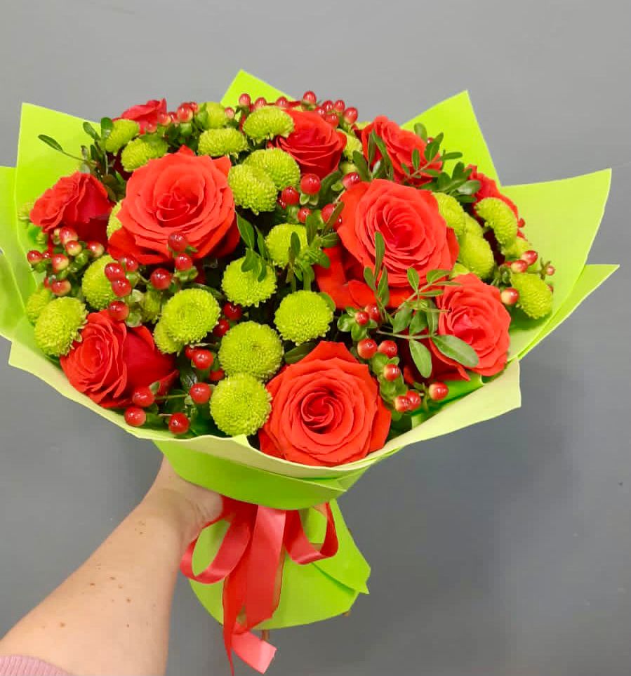 Букет цветов из: Хризантемы и Розы в Краснооктябрьском