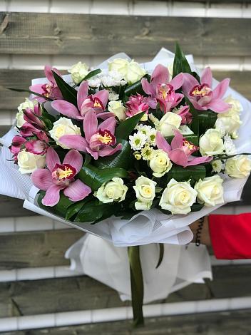 Букет цветов из: Розы и Хризантемы в Краснооктябрьском