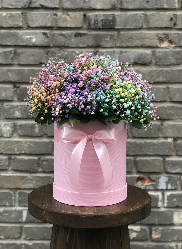 Цветочная композиция из Гипсофила и Розы в шляпной коробке в Краснооктябрьском