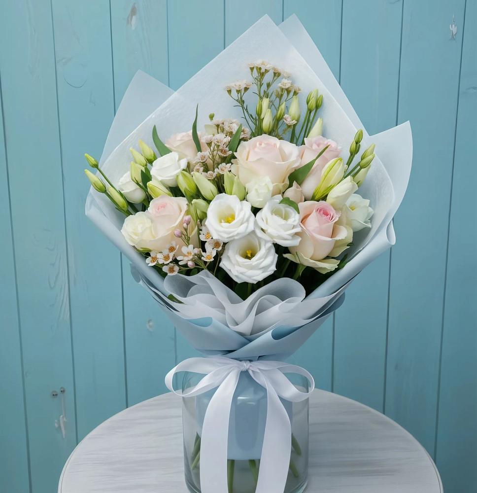 Букет цветов из: Розы и Лизиантусы в Краснооктябрьском