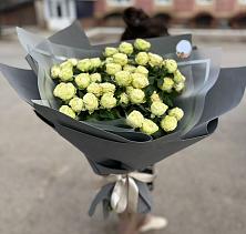 Букет Белые кустовые розы Солинеро в Краснооктябрьском