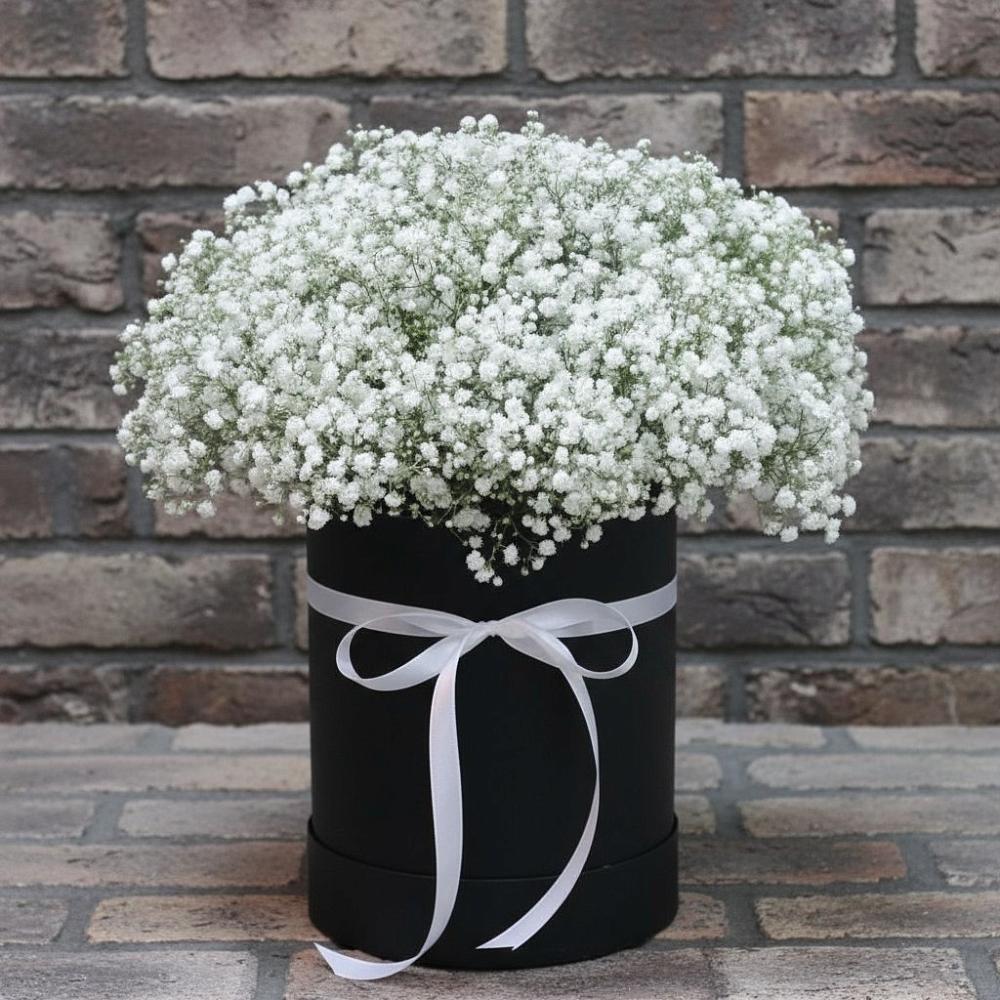 Цветочная композиция из Гипсофила в шляпной коробке в Краснооктябрьском