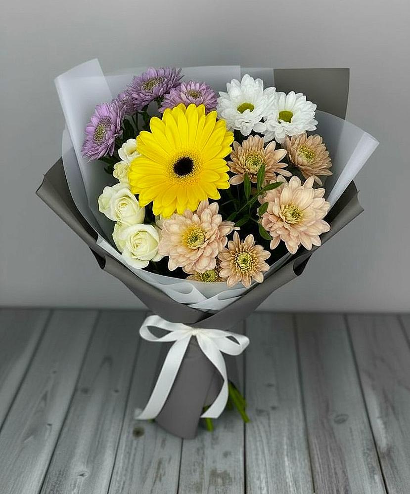 Букет цветов из: Розы, Герберы и Хризантемы в Краснооктябрьском