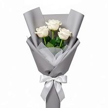 Букет 3 белые розы в Краснооктябрьском