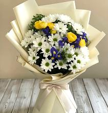 Букет цветов из:  Ирисы, Хризантемы и Розы #REPLACE_PRED# Краснооктябрьском