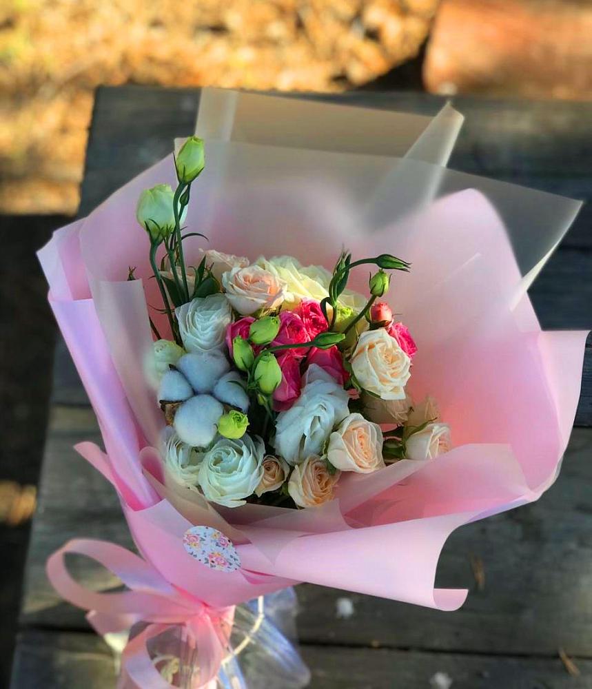 Букет цветов из: Розы и Лизиантусы в Краснооктябрьском