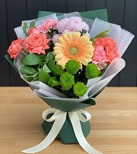 Букет цветов из:  Гвоздики, Розы, Герберы и Хризантемы в Краснооктябрьском