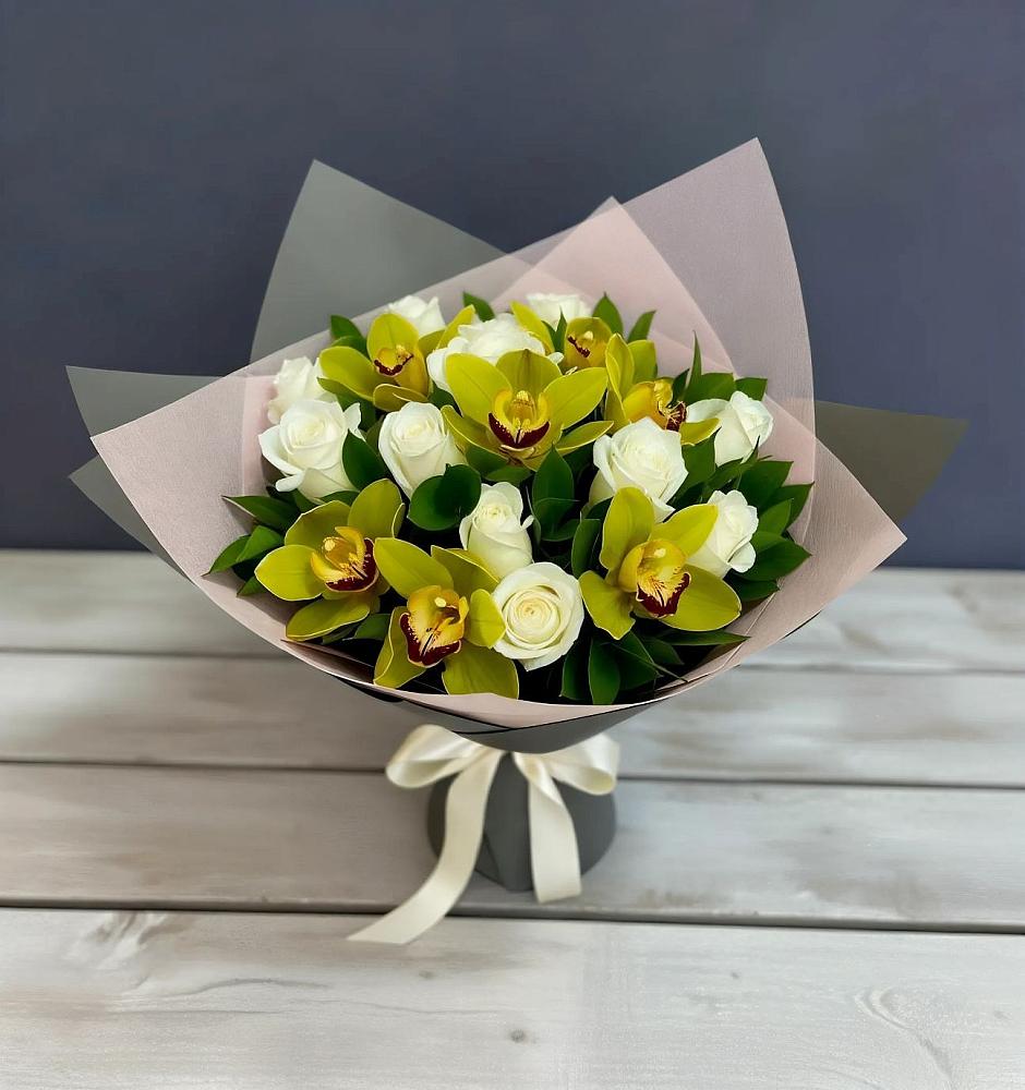 Букет цветов из: Орхидеи и Розы в Краснооктябрьском