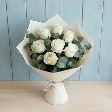 Букет Белые розы в Эвкалипте в Краснооктябрьском