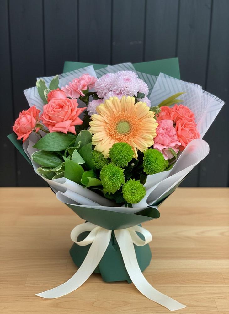 Букет цветов из: Гвоздики, Розы, Герберы и Хризантемы в Краснооктябрьском