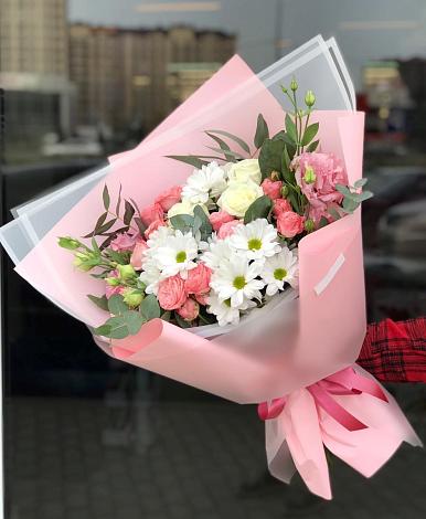 Букет цветов из: Розы, Лизиантусы и Хризантемы в Краснооктябрьском