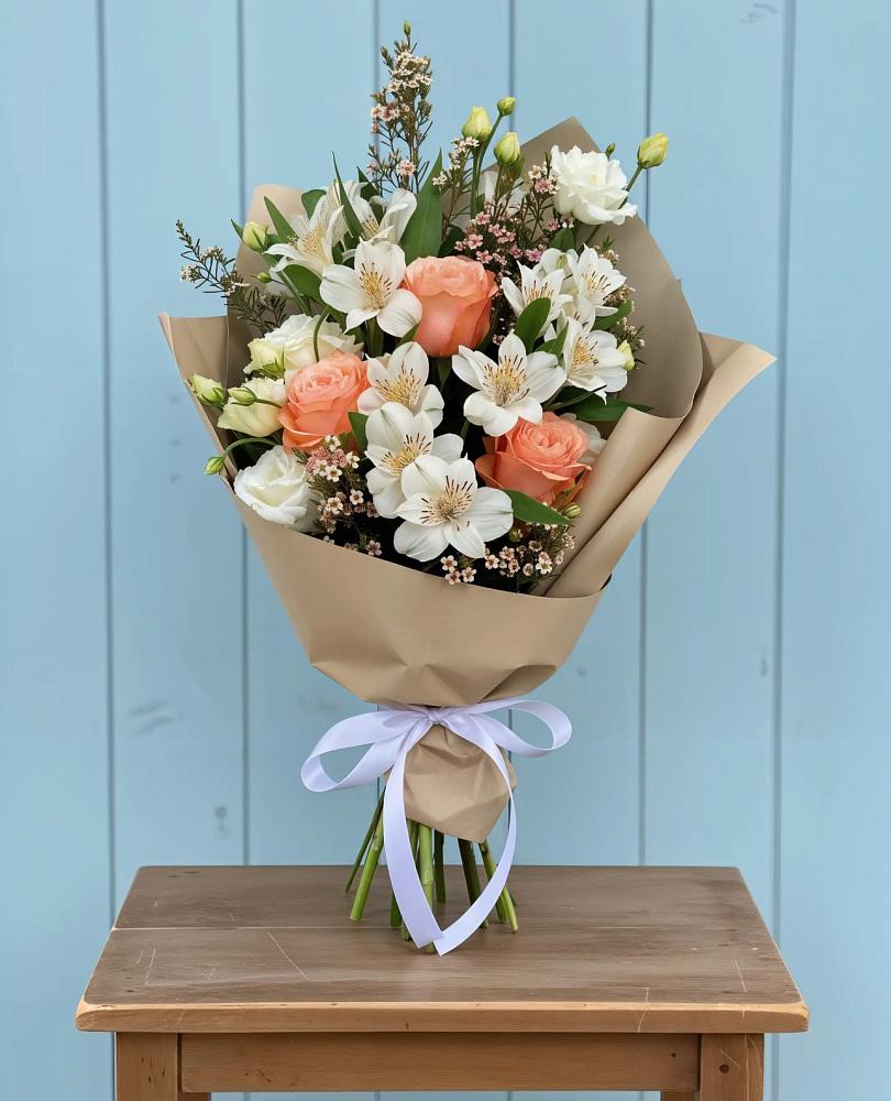 Букет цветов из: Альстромерии, Лизиантусы, Розы и Хризантемы в Краснооктябрьском